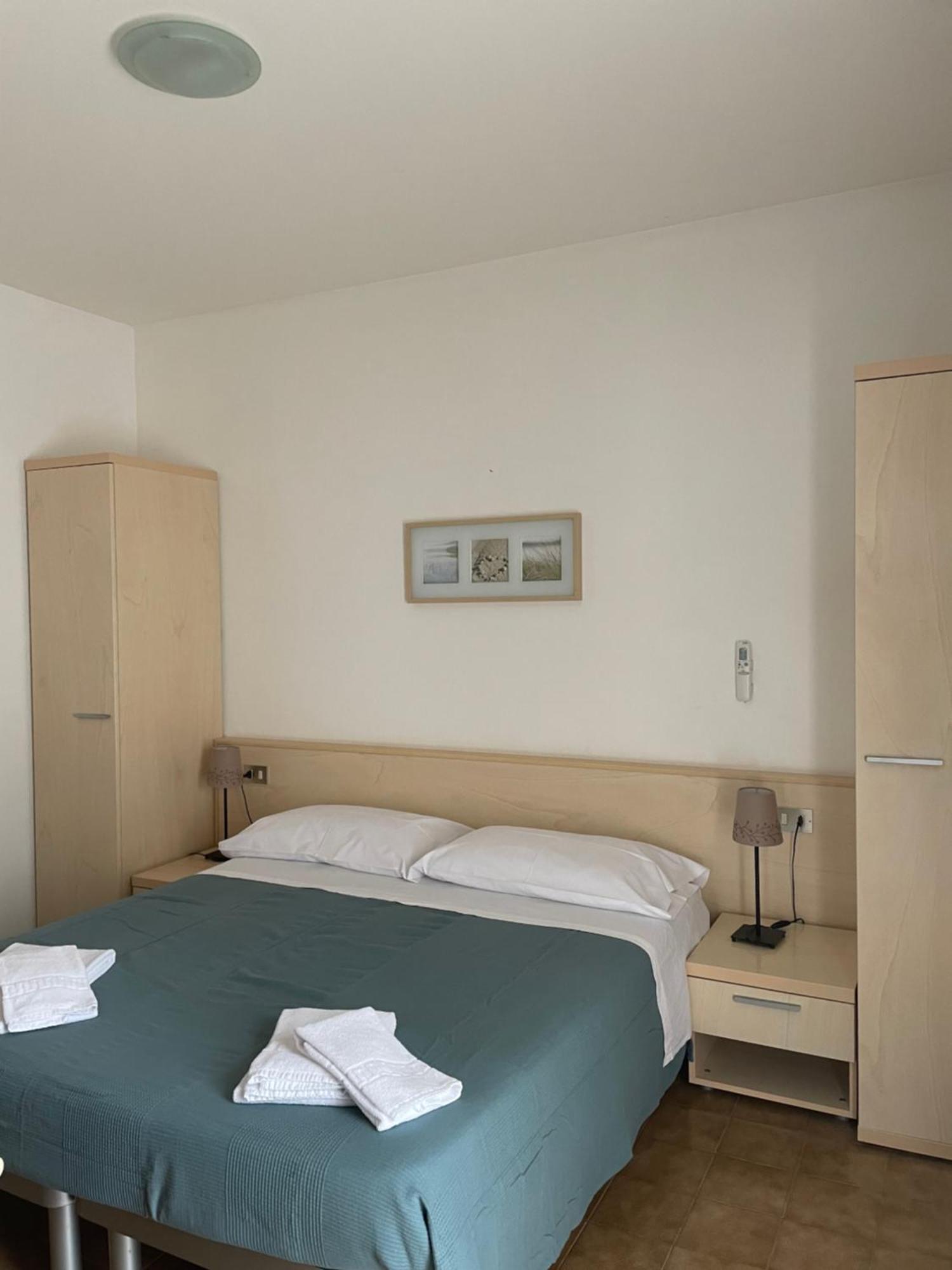 Pensione Ornella Lignano Sabbiadoro Exterior foto